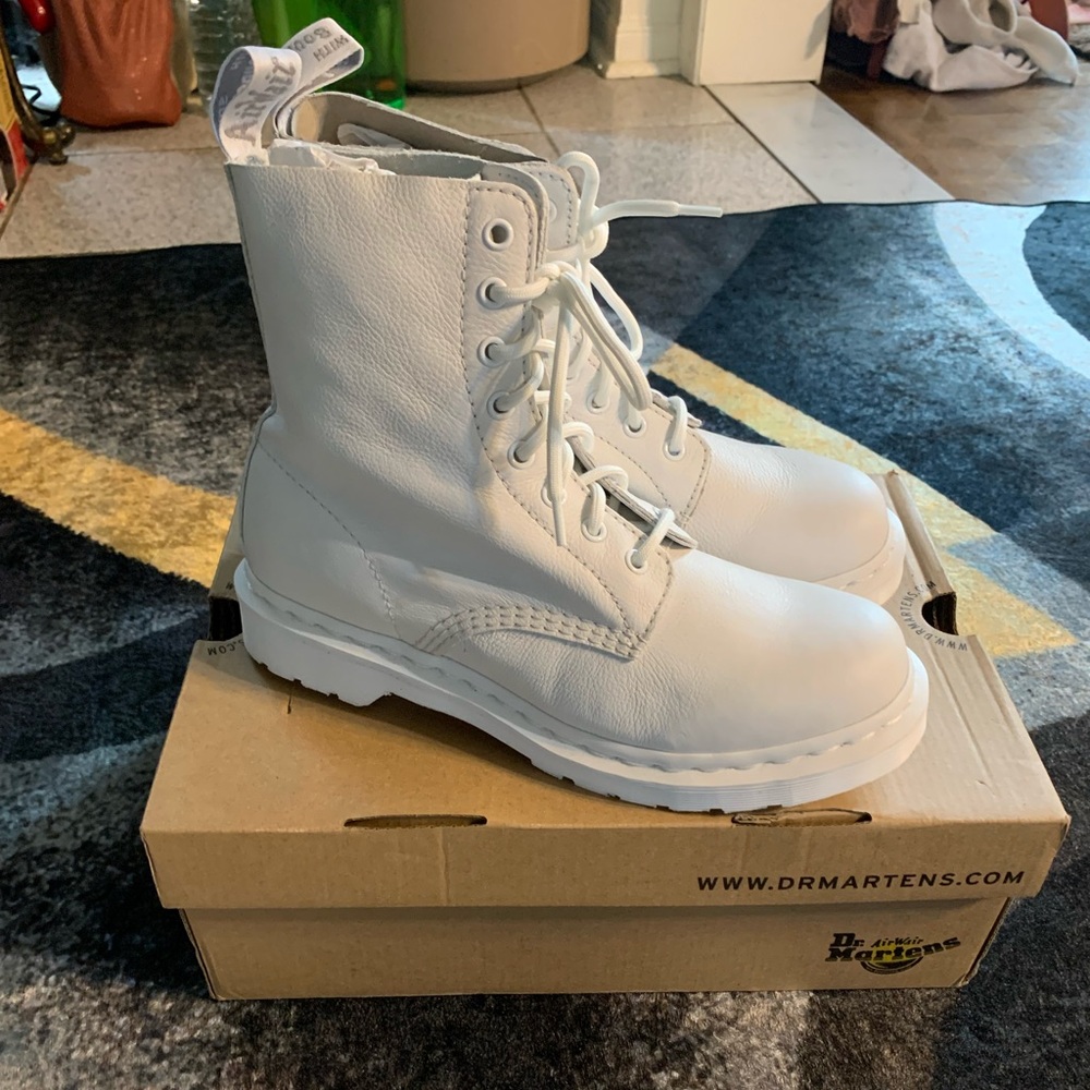Dr. Martens Boots 1460 White